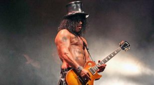 imagen de Slash: «Fui escéptico acerca de Axl Rose en AC/DC, pero estuvo increíble»