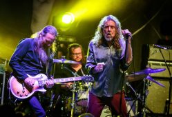 imagen de Robert Plant habla de la «celebración» del 50º aniversario de Led Zeppelin.
