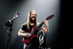 imagen de John Petrucci: «Rush es la banda que cambió toda la música».