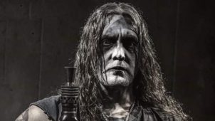 imagen de Guitarrista de Marduk se refiere al mito que dice que el posee pedazos del cráneo de Dead de Mayhem: «Eso es noticia vieja»