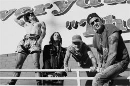 imagen de Red Hot Chili Peppers sorprende con nuevo video ‘Black Summer’ para su album «Unlimited Love»